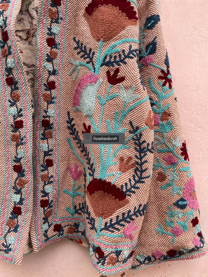 Manteau veste brodé main Suzani en coton, vestes d'hiver et d'été pour femmes, cadeau de demoiselle d'honneur, robe kimono, veste kantha florale de mariage, manteau image 3