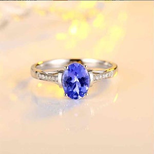14k Gold Tanzanite Diamond Ring / Tanzanite Diamond Ring / Dainty Tanzanite Engagement ring / Oval Tanzanite Ring / Diamond Ring / Gift Ring