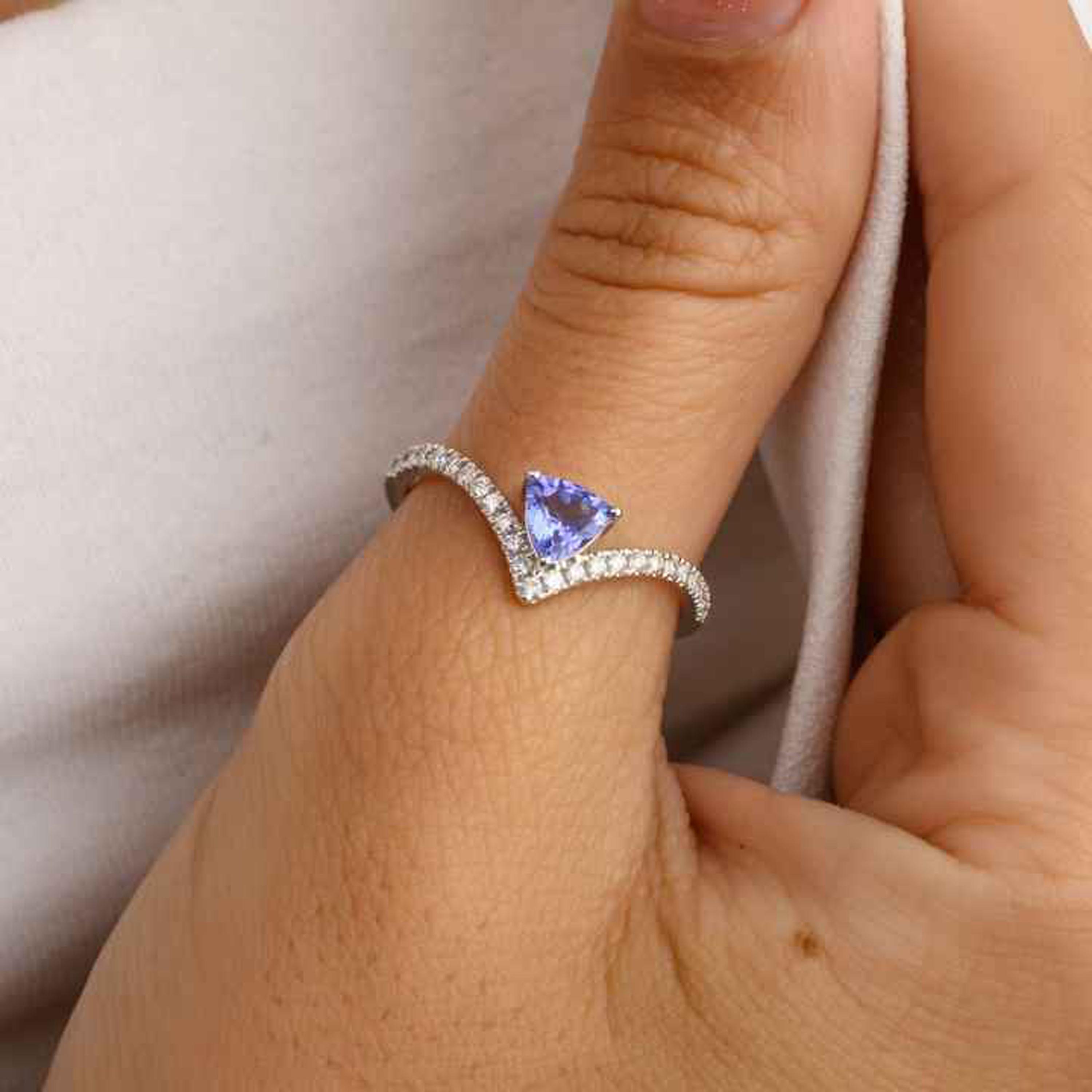 14k Solid Gold Chevron Ring with Diamond | 5mm Trillion Cut Tanzanite V Shape Wedding Band | Dainty Bridal Jewelry | Gift for Girlfriend