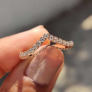 0.55 TCW Natural White Diamond Chevron Ring / 14k Solid Gold Shimmering Ring / Stacking Midi Band / V Curved Engagement Ring / Gift For Mom