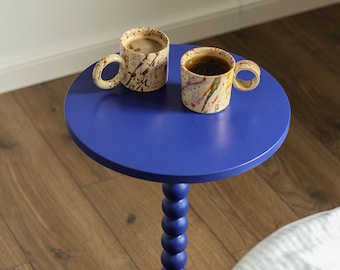 Lacquered coffee table, round table on one leg, Bedroom side table