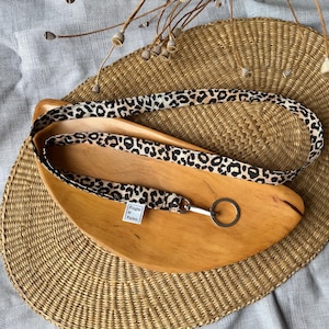 Schlüsselband Leoparden Muster aus Stoff, Badgeband Ausweisband, Geschenkidee für Frauen, Leo Print