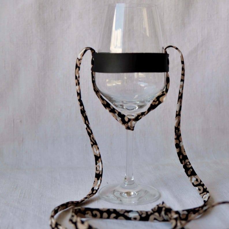 Leather wine glass holder for wearing around the neck, perfect for wine festivals, girls' nights out, bachelorette parties, various colors, gift idea for wine lovers Leopard dark