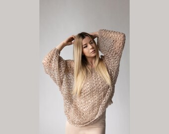 Beige Tiffy Mohair slouchy trui - los gebreid met ballonmouwen en visnettop