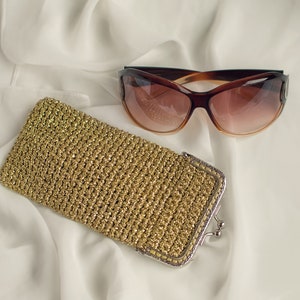Crochet sunglass case, Soft eyeglass case, Reading glasses case, Elegant glasses sleeve, Kiss clasp sunglass pouch