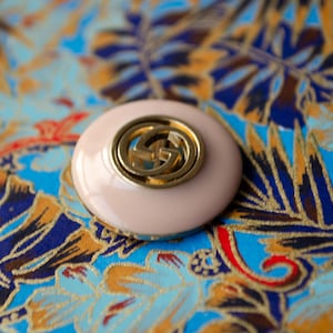 Vintage Gucci GG Pale Pink Interlock Buttons. 23 mm/0.9 in