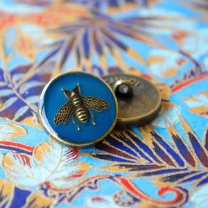 Vintage Gucci Bee Blue Stumped Button. 18 mm