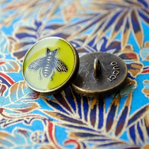 Vintage Gucci Bee Green Stumped Button. 18 mm