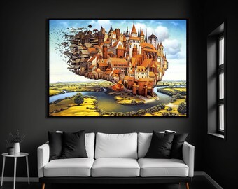 Puede incluir: Una impresión de arte mural enmarcada que representa un extenso castillo de estilo medieval de varios niveles con techos naranjas, flotando sobre un río sinuoso y un paisaje verde exuberante. La estructura parece desintegrarse en pequeños fragmentos en el lado izquierdo, contra un cielo azul brillante con nubes blancas.