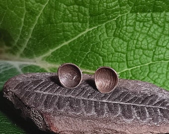 Minimalist bronze leaf stud earring botanical shape nature inspired handcrafted handmade