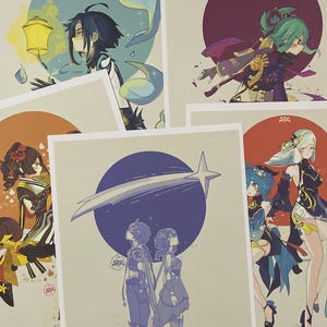 Peut inclure: Plusieurs impressions d'art représentant des personnages de style anime. Chaque impression met en scène un personnage sur un fond circulaire, avec des palettes de couleurs variées. Les impressions présentent des personnages aux tenues détaillées et aux poses dynamiques, avec un accent sur les thèmes fantastiques.