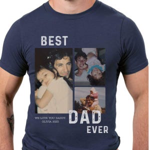 Pode incluir: Camiseta azul marinho com uma colagem de fotos de fam&iacute;lia. A camiseta apresenta o texto "BEST DAD EVER" e "WE LOVE YOU DADDY. OLIVIA 2023". O design inclui quatro molduras retangulares.