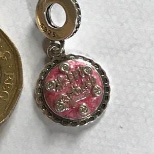 La breloque pour gâteau d'anniversaire rose en argent 925 véritable est livrée avec une jolie carte de sac en velours Célébration Naissance Amour famille