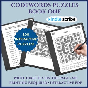 Può includere: Un'immagine della copertina digitale del libro "Codewords Puzzles Book One" con il testo "kindle scribe". L'immagine mostra tre e-reader che visualizzano enigmi interattivi, con un badge blu che recita "100 Enigmi Interattivi!". Il testo in basso recita "Scrivi direttamente sulla pagina. Nessuna stampa richiesta."