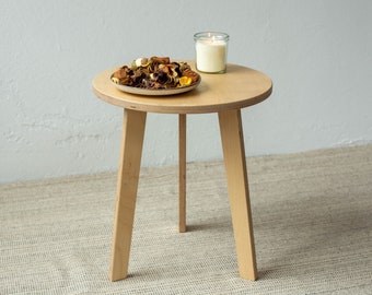 Wooden round coffee table, 3 leg minimalist side table, Small endtable - plantstand