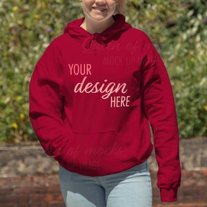 Gildan 18500 mockup Gildan kersenrood hoodiemodel Gildan 18500 kersenrood modelmodel