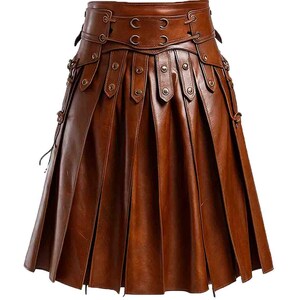 Pu&ograve; includere: Gonna in pelle marrone con design a pieghe. La gonna presenta un'ampia cintura con elementi metallici decorativi e una serie di pannelli verticali. La gonna &egrave; lunga fino al ginocchio e ha un'estetica vintage o medievale.