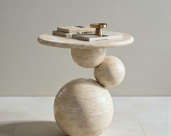 Mesa lateral artesanal em travertino natural – Mesa de apoio escultural em pedra, mobiliário minimalista moderno e orgânico