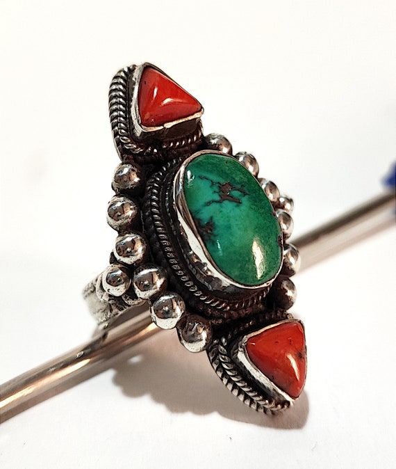Nepalese ring in silver, with corals and turquois… - image 1