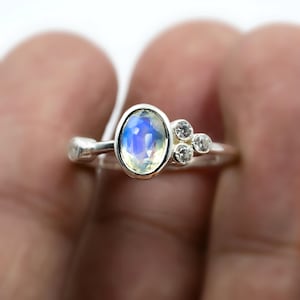 Natural Moonstone Ring Oval Moonstone Ring Stackable Ring-Sterling Silver Ring 14K Solid Gold Ring Minimalist Ring Oval Moonstone Jewellery