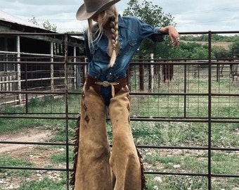 Pantalón de cuero de ante estilo vaquera nativo americano hecho a mano para mujer Estilo Rodeo Damas Chap Western Buck Ante Regalos para ella