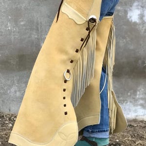 Chaparral de gamuza estilo vaquero nativo americano, hecho a mano, para hombre, pantalón de cuero, estilo rodeo, regalo para hombre de montaña, estilo western.
