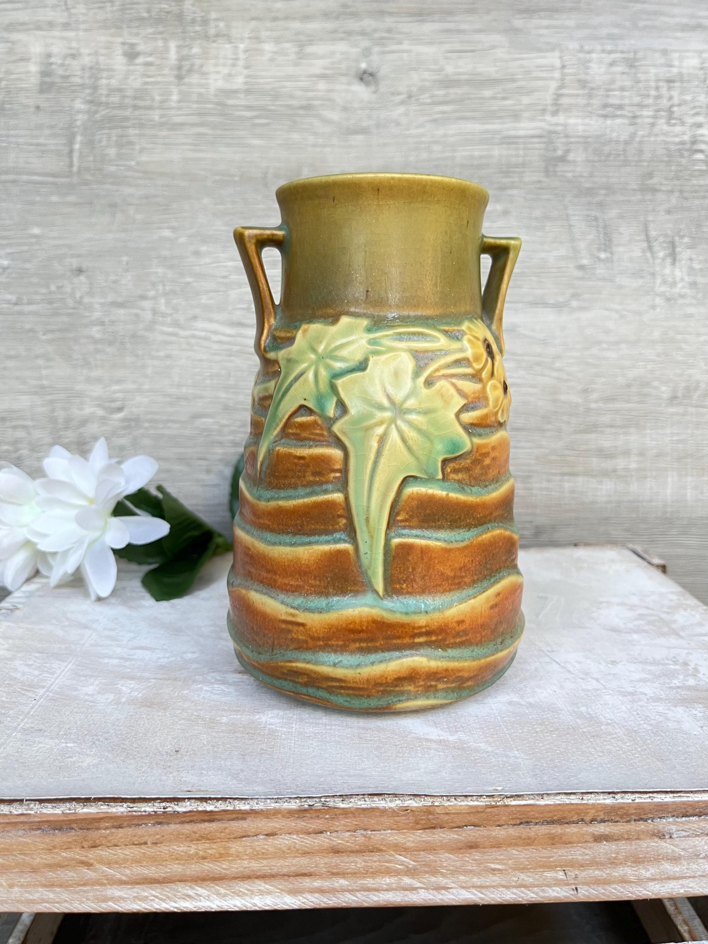 ROSEVILLE LUFFA BROWN Vase, Fabulous Art Pottery Vase 1930's by Roseville, 683-6 Luffa Pattern in Brown, 6.25 inch tall, 4 inch wide at base