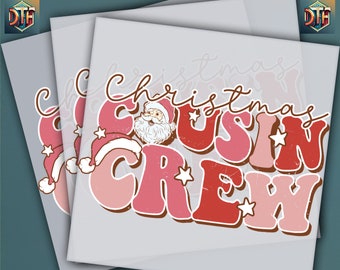 Può includere: Fogli di trasferimento DTF con un design natalizio. Il design presenta le parole "Christmas Cousin Crew" in rosso e rosa, un'illustrazione di Babbo Natale e stelle. Sono visibili anche i testi "HEAT PRESS" e "DTF READY TO PRESS".