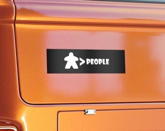 Meeple Over People Vinyl Aufkleber, Geeky Gaming Geschenk, Spieleabend Dekor, Nerd