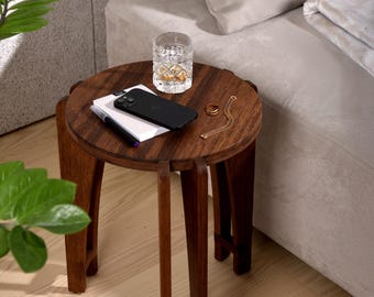 Handgefertigter Holzhocker-Moderner Tritthocker-Blumenstand-Merbau Holz Sitz-- Rustikale skandinavische Möbel -- Schöner Holzstuhl - Massivholz
