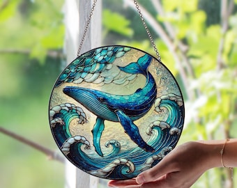 ステンドグラスのクジラのサンキャッチャー：手作りの海をイメージした