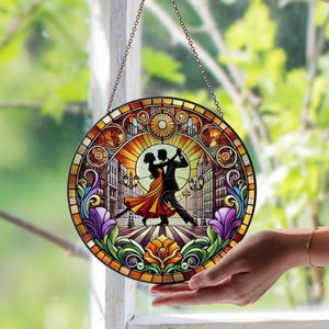 ヘカテのステンドグラス窓用サンキャッチャー - ギリシャの魔法の女神