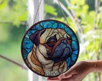 Atrapasol de vitral personalizado con forma de perro carlino, regalo conmemorativo personalizado para mascotas, recuerdo único de arte en vidrio con forma de perro para colgar en la ventana