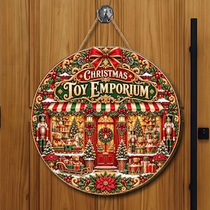 Peut inclure: Une enseigne ronde en bois illustrant un magasin de jouets de Noël avec un auvent rayé rouge et blanc, des casse-noisettes, des ours en peluche, des cadeaux emballés et une couronne de porte, le tout surmonté d'un grand nœud rouge et d'une corde.