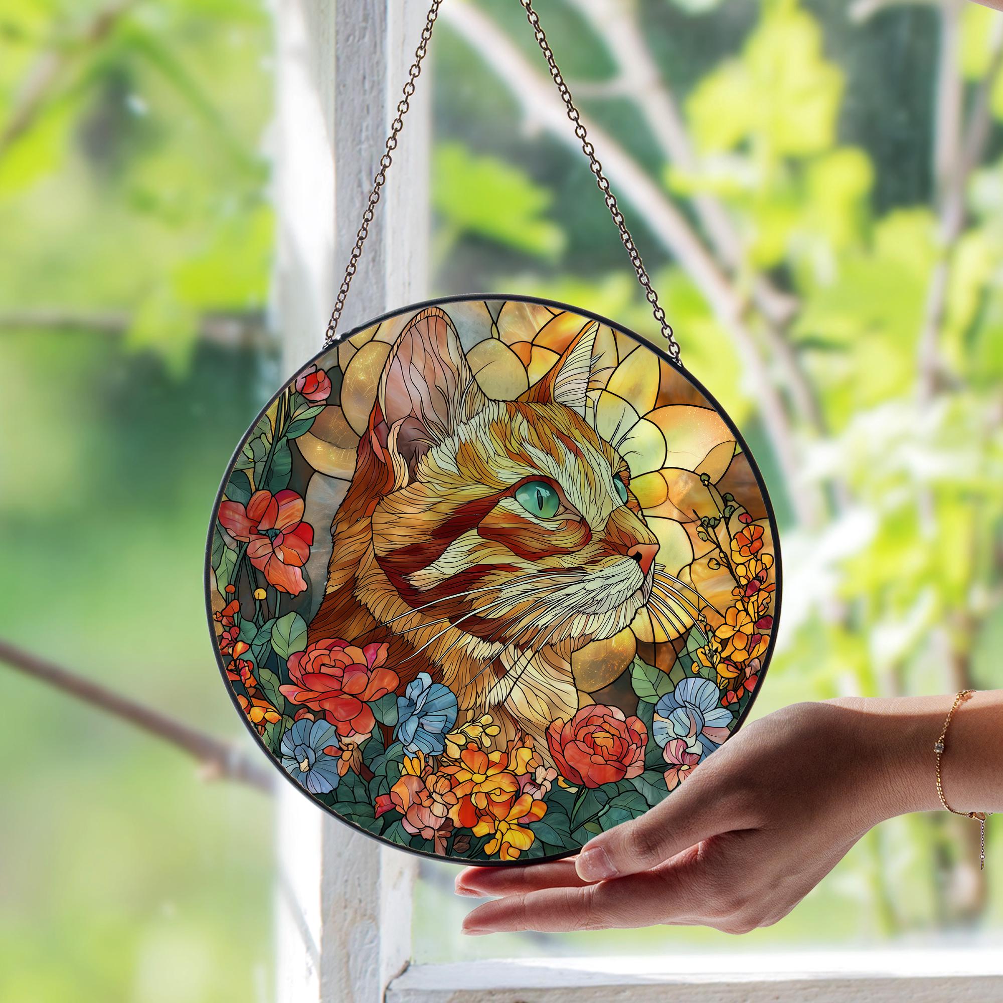 鮮やかな花柄の猫ステンドグラスサンキャッチャー - 気まぐれな猫の窓