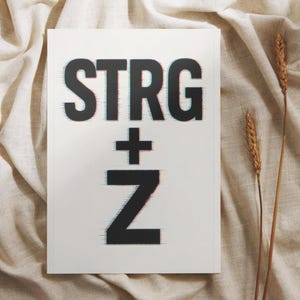 STRG + Z Poster – 5 moderne Designs (Berry, Feld, Glitch, Himmel, Tasten) | Typografie-Kunst | IT & Design Geschenk | Home-Office Deko