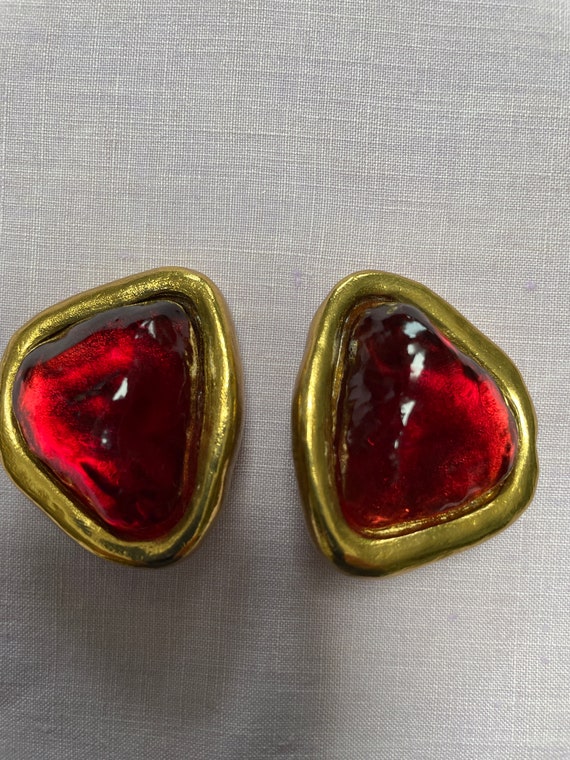 Vintage YSL geometric large ruby resin in gold to… - image 2