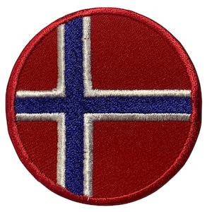 以下が含まれることがあります： ノルウェーの国旗が刺繍された丸いパッチ。旗は赤地に白で縁取られた青い十字架が描かれている。