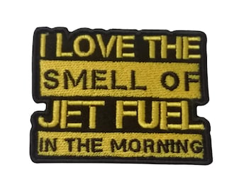 Ik hou van de geur van vliegtuigbrandstof in de ochtend opstrijkbare patch geborduurde appliqué grappige slogan badge