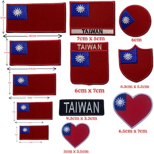 Puede incluir: Una colección de parches con la bandera de Taiwán en rojo y azul, en varias formas y tamaños. Se muestran parches rectangulares, circulares y en forma de corazón, con medidas en centímetros. Algunos parches incluyen la palabra "TAIWAN".
