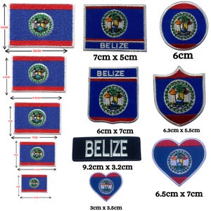 Può includere: Assortimento di toppe ricamate da stirare con la bandiera del Belize. Le toppe sono disponibili in varie forme e dimensioni, tra cui rettangolari, quadrate, a forma di scudo, a forma di cuore e circolari. Le toppe sono tutte rosse, blu e bianche con lo stemma del Belize al centro.
