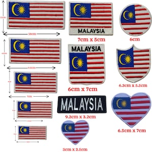 Op de afbeelding: Een verzameling geborduurde patches met de vlag van Maleisië. De patches hebben verschillende vormen, waaronder rechthoekige, cirkelvormige en hartvormige ontwerpen. De vlag heeft een blauw kanton met een maan en ster, en rood-witte strepen.