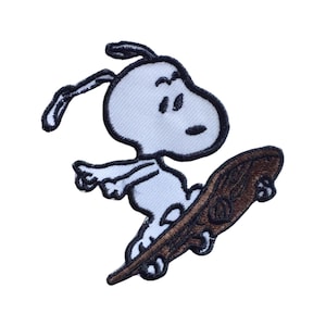 Snoopy Dog Skate Boarding Animated Cartoon Art Badge Iron or sew on Embroidered Patch