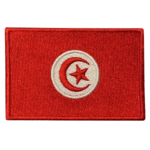 Peut inclure: Un écusson brodé rouge avec un cercle blanc contenant un croissant de lune rouge et une étoile rouge à cinq branches.