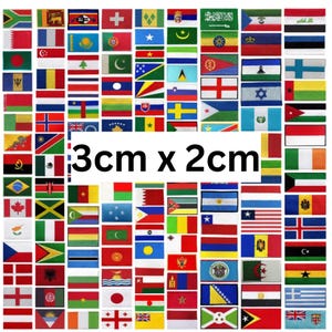 Peut inclure: Un assortiment d'écussons de drapeaux brodés, mesurant environ 3 cm sur 2 cm chacun. Les écussons présentent divers drapeaux nationaux, avec des couleurs et des motifs variés. Le texte "3cm x 2cm" est visible.