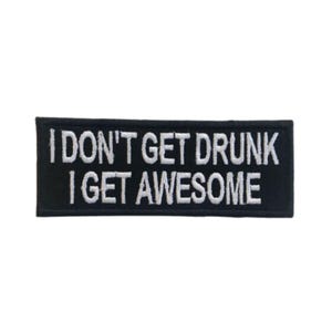 Puede incluir: Parche bordado negro con texto blanco que dice "No me emborracho, me pongo genial".