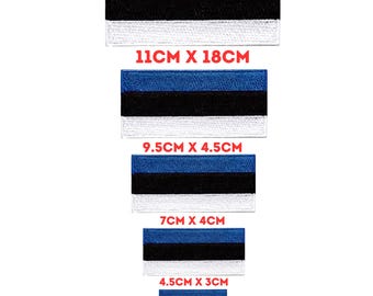 Könnte beinhalten: Fünf verschiedene Größen des estnischen Flaggen-Patches. Die Patches sind mit den Farben der estnischen Flagge bestickt: blau, schwarz und weiß. Die Größen sind 11 cm x 18 cm, 9,5 cm x 4,5 cm, 7 cm x 4 cm, 4,5 cm x 3 cm und 3 cm x 2 cm.