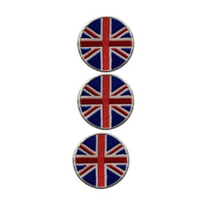 Op de afbeelding: Drie ronde patches met het ontwerp van de Britse vlag. Elke patch heeft een blauwe achtergrond met een rood kruis en witte en rode diagonale lijnen. De patches zijn omlijnd met een witte rand.