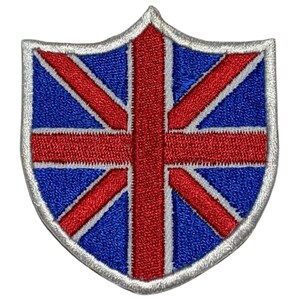 以下が含まれることがあります： 銀色の縁取りのある盾の形をした、イギリス国旗ユニオンジャックの刺繍パッチです。