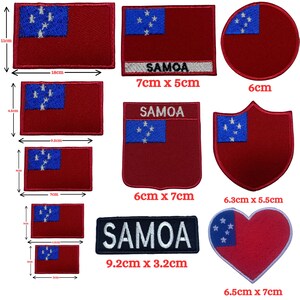 Könnte beinhalten: Ein Set mit zehn Bügelbildern mit der Flagge von Samoa in verschiedenen Formen und Größen, darunter ein Rechteck, ein Herz, ein Schild und ein Kreis. Die Patches sind alle rot mit einem blauen Rechteck und fünf weißen Sternen in der oberen linken Ecke. Der Text "SAMOA" erscheint auf drei der Patches.